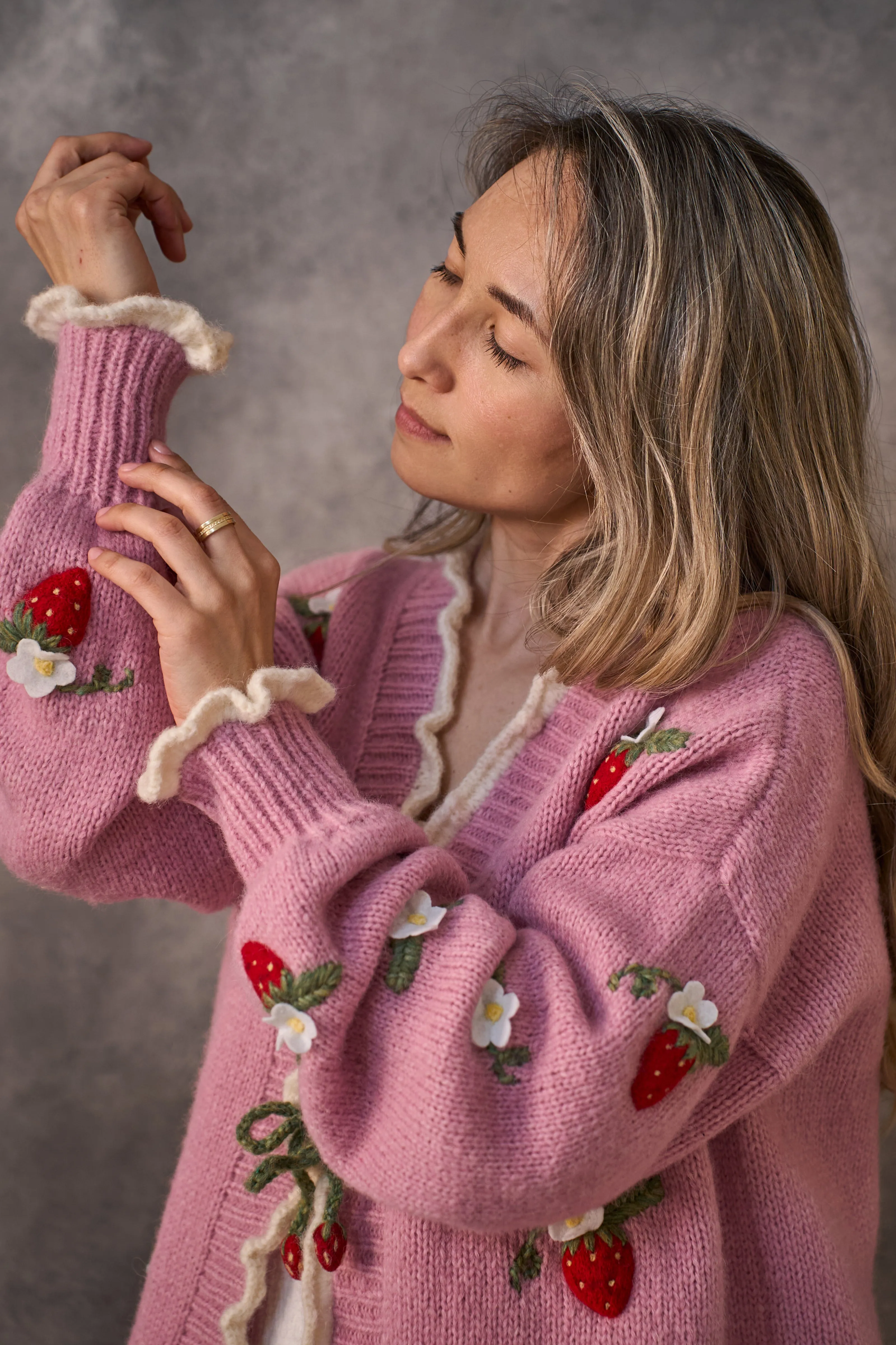 Adult Strawberries cardigan | Powder Pink