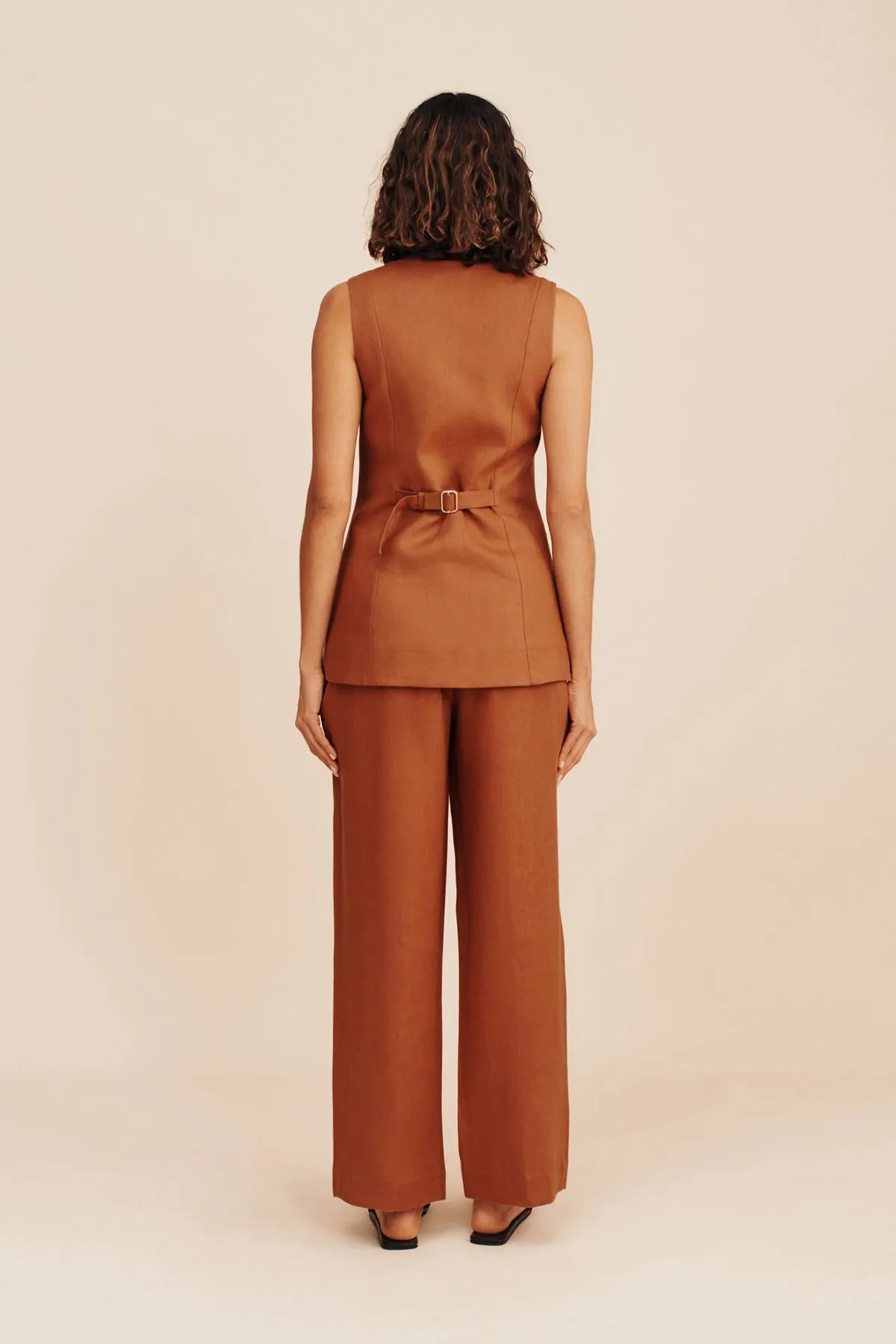 LORENZO HIGH NECK VEST - CHESTNUT