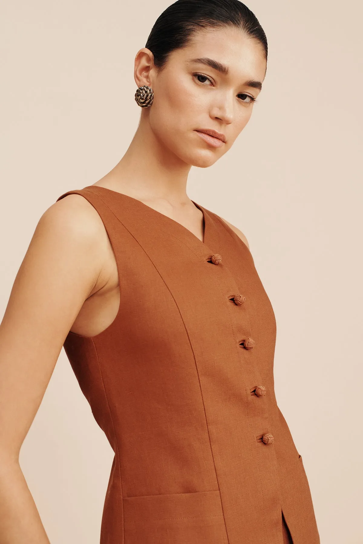LORENZO HIGH NECK VEST - CHESTNUT