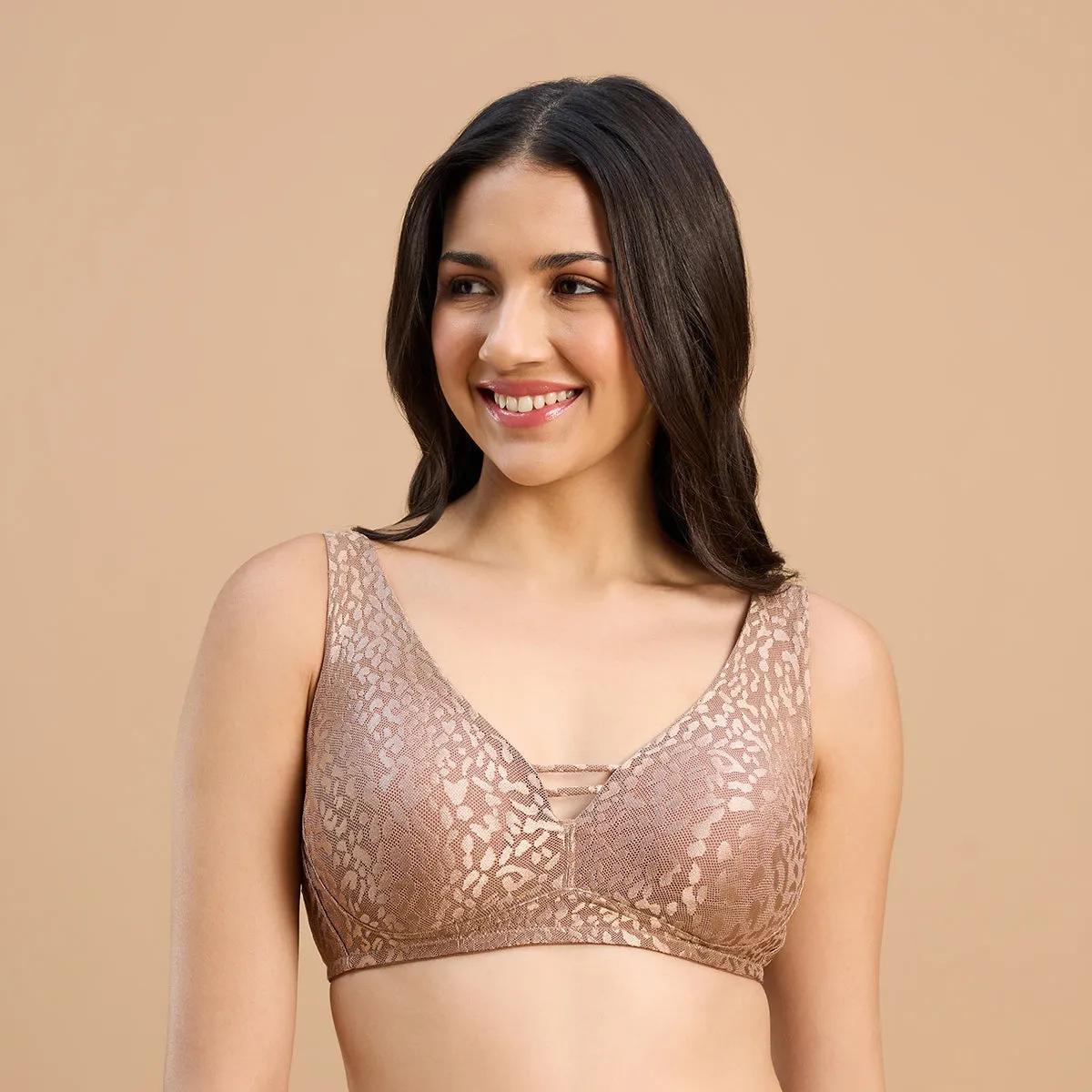 Nykd By Nykaa Luxe Shiny Lace Everyday Padded Non-Wired Bra NYB038 Cocoa