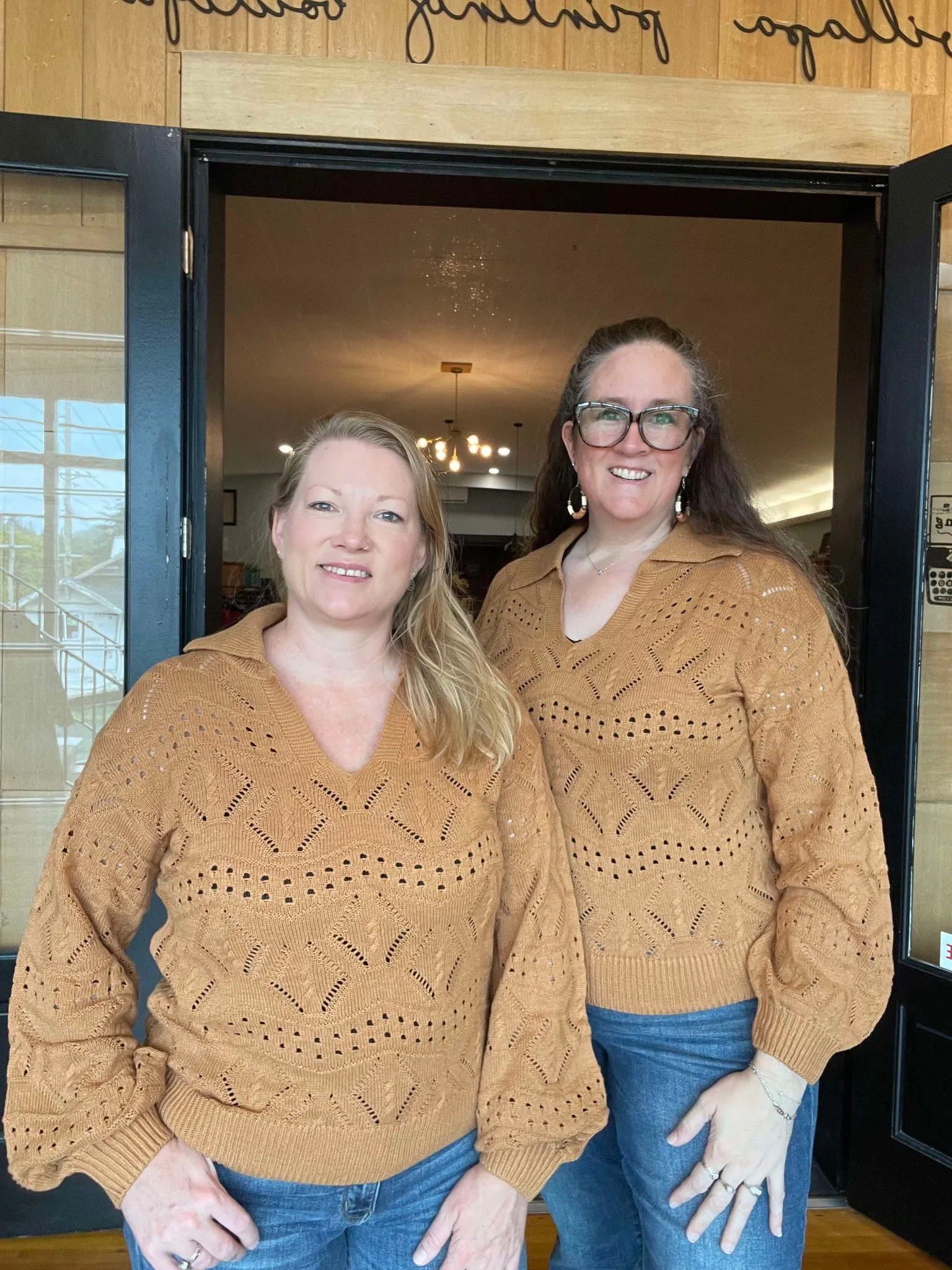 V NECK BROWN KHAKI GOLD OPEN KNIT SWEATER WITH COLLAR